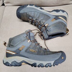 Men's Keen hiking Boots New - Keendry Water proof U.S. Size 11 New without box.